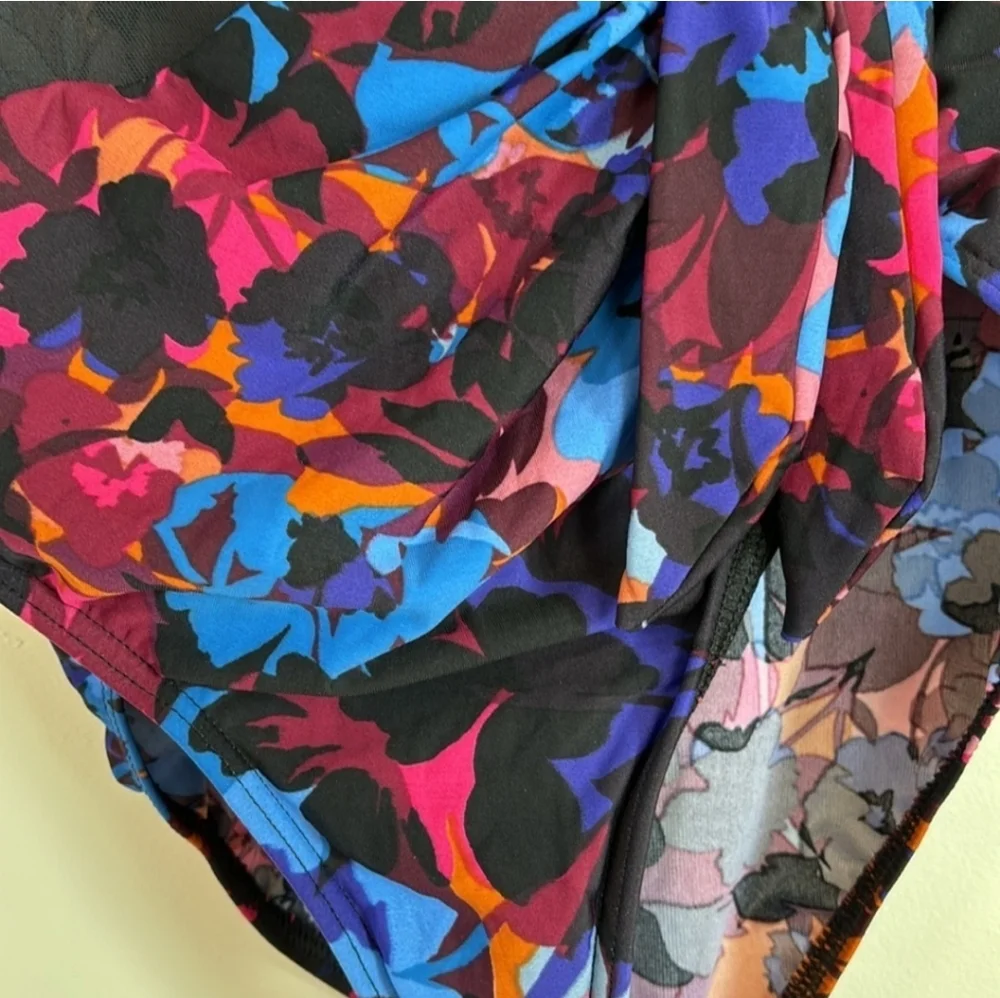 MIRACLESUIT Soltice Gem Abstract Floral One-Shoulder Floral Swimsuit NWT 10